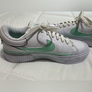 Nike Women's Sneakers in White and Mint Green